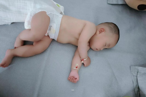 哈密宝宝突然很多眼屎